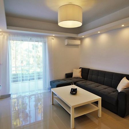Athena Apartment Artemida  Esterno foto