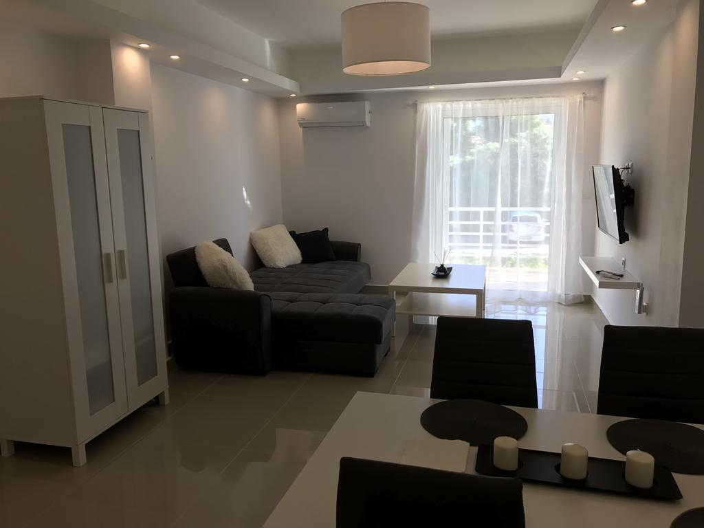 Athena Apartment Artemida  Esterno foto