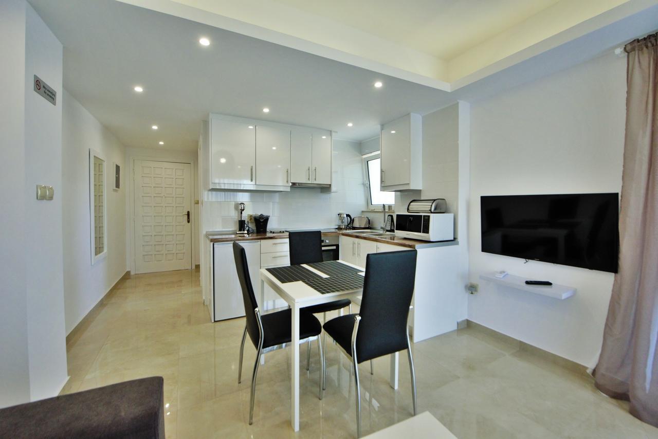 Athena Apartment Artemida  Esterno foto